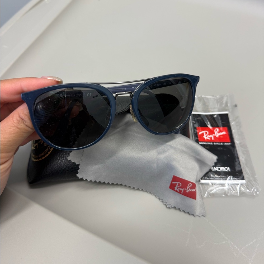 RAY-BAN sunglasses in like new condition, size 55-20-145 mm